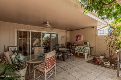 Come see this darling Phase 3 2 bedroom, 2 bath end unit. This on Sun City-Willow Creek / Willow Brook  in Arizona - for sale on GolfHomes.com, golf home, golf lot