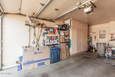 Come see this darling Phase 3 2 bedroom, 2 bath end unit. This on Sun City-Willow Creek / Willow Brook  in Arizona - for sale on GolfHomes.com, golf home, golf lot