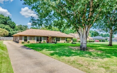 Move in ready home with updated flooring, spacious floor plan & on Arrowhead Country Club in Alabama - for sale on GolfHomes.com, golf home, golf lot