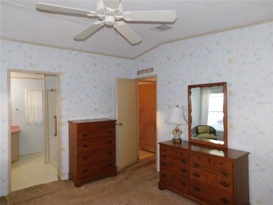 BIG PRICE DROP!!! Save money by making minor renovations on Largo Golf Course in Florida - for sale on GolfHomes.com, golf home, golf lot