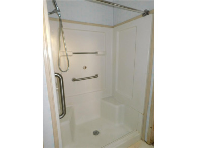 BIG PRICE DROP!!! Save money by making minor renovations on Largo Golf Course in Florida - for sale on GolfHomes.com, golf home, golf lot