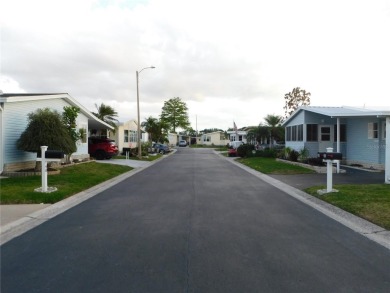BIG PRICE DROP!!! Save money by making minor renovations on Largo Golf Course in Florida - for sale on GolfHomes.com, golf home, golf lot