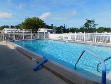 BIG PRICE DROP!!! Save money by making minor renovations on Largo Golf Course in Florida - for sale on GolfHomes.com, golf home, golf lot