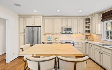 Sophisticated, yet functional and modernized end-unit on Greensboro Country Club in North Carolina - for sale on GolfHomes.com, golf home, golf lot