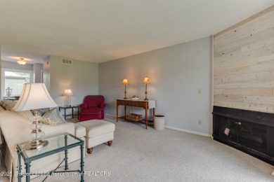 Golf Course condo - This charming condo offers everything you've on Brookshire Inn and Golf Club in Michigan - for sale on GolfHomes.com, golf home, golf lot