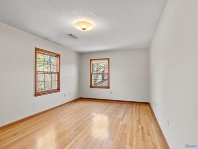 This spacious, immaculately maintained 5BR/2.5BA home is located on Point Mallard Golf Course in Alabama - for sale on GolfHomes.com, golf home, golf lot