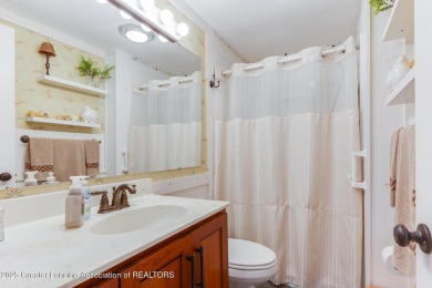 Golf Course condo - This charming condo offers everything you've on Brookshire Inn and Golf Club in Michigan - for sale on GolfHomes.com, golf home, golf lot