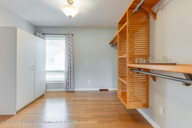 Golf Course condo - This charming condo offers everything you've on Brookshire Inn and Golf Club in Michigan - for sale on GolfHomes.com, golf home, golf lot