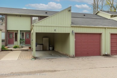 Golf Course condo - This charming condo offers everything you've on Brookshire Inn and Golf Club in Michigan - for sale on GolfHomes.com, golf home, golf lot