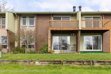 Golf Course condo - This charming condo offers everything you've on Brookshire Inn and Golf Club in Michigan - for sale on GolfHomes.com, golf home, golf lot