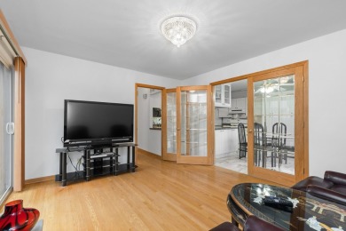 Experience the perfect blend of comfort and convenience in this on Sportsmans Country Club in Illinois - for sale on GolfHomes.com, golf home, golf lot