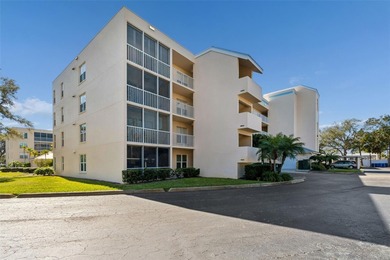 HURRY--You have to see the updates and upgrades in this unit! on Pinebrook/Ironwood Golf Course in Florida - for sale on GolfHomes.com, golf home, golf lot