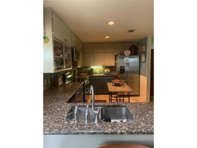 2 bedroom, 3 bath home in beautiful gated Pecan Plantation in on Pecan Plantation Country Club in Texas - for sale on GolfHomes.com, golf home, golf lot