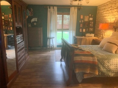 2 bedroom, 3 bath home in beautiful gated Pecan Plantation in on Pecan Plantation Country Club in Texas - for sale on GolfHomes.com, golf home, golf lot