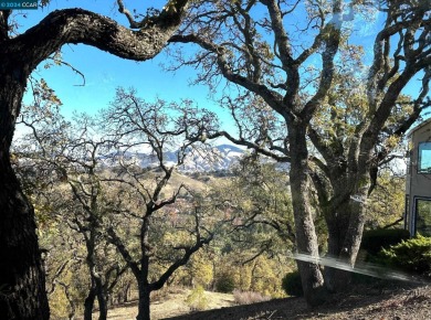 Nestled at the end of the drive, this rare end-unit level-in on Rossmoor Golf Course in California - for sale on GolfHomes.com, golf home, golf lot