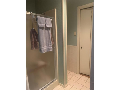 2 bedroom, 3 bath home in beautiful gated Pecan Plantation in on Pecan Plantation Country Club in Texas - for sale on GolfHomes.com, golf home, golf lot