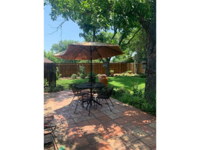 2 bedroom, 3 bath home in beautiful gated Pecan Plantation in on Pecan Plantation Country Club in Texas - for sale on GolfHomes.com, golf home, golf lot