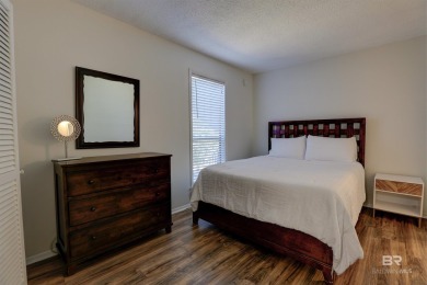 Great investment opportunity fully updated and furnished in on Lake Forest Yacht and Country Club in Alabama - for sale on GolfHomes.com, golf home, golf lot