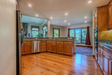 EXPERIENCE LUXURY LIVING ON THE GOLF COURSE in the highly on Rogue Valley Country Club in Oregon - for sale on GolfHomes.com, golf home, golf lot