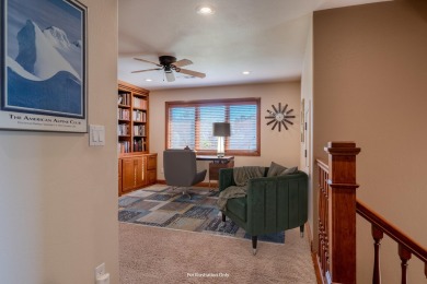 EXPERIENCE LUXURY LIVING ON THE GOLF COURSE in the highly on Rogue Valley Country Club in Oregon - for sale on GolfHomes.com, golf home, golf lot