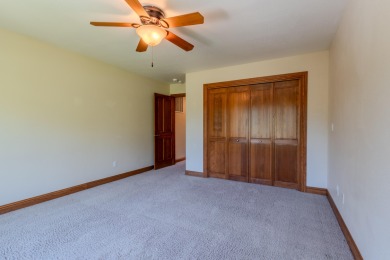 EXPERIENCE LUXURY LIVING ON THE GOLF COURSE in the highly on Rogue Valley Country Club in Oregon - for sale on GolfHomes.com, golf home, golf lot