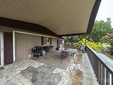 Gorgeous 4-bedroom, 3-bath home perfectly positioned on Lewiston on Lewiston Golf and Country Club in Idaho - for sale on GolfHomes.com, golf home, golf lot