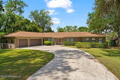 This stunning 3 bedroom, 3 bathroom all-brick home sits on a on Hyde Park Golf Club in Florida - for sale on GolfHomes.com, golf home, golf lot