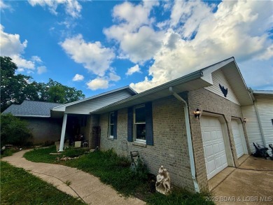 Discover the perfect blend of space, comfort, and privacy in on Oak Hills Country Club in Missouri - for sale on GolfHomes.com, golf home, golf lot