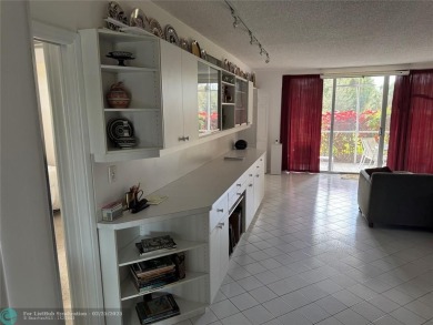 Convenient first floor unit condo in the tropical Palm Aire on Palm-Aire Country Club and Resort - The Oaks in Florida - for sale on GolfHomes.com, golf home, golf lot