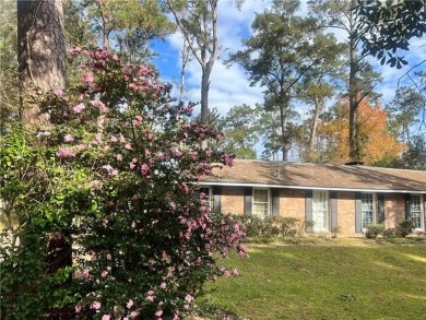 1 story brick home on beautiful lot in demand Country Club on Covington Country Club in Louisiana - for sale on GolfHomes.com, golf home, golf lot