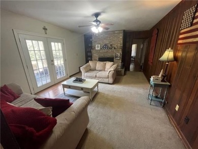 1 story brick home on almost 3/4 acre lot in demand Country Club on Covington Country Club in Louisiana - for sale on GolfHomes.com, golf home, golf lot