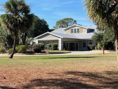 WELL MAINTAINED 3 BEDROOM, 2 BATH HOME IN ROYAL PINES.  COZY on Ladys Island Country Club in South Carolina - for sale on GolfHomes.com, golf home, golf lot