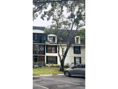 3-bedroom, 2-bathroom condo in the International Village. This on Inverrary Country Club in Florida - for sale on GolfHomes.com, golf home, golf lot