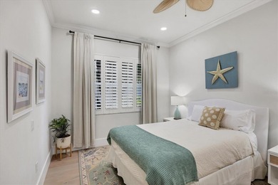 Welcome to an exceptional residence in the heart of University on University Park Country Club in Florida - for sale on GolfHomes.com, golf home, golf lot