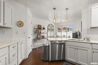 Beautifully updated condo in Panther Creek Golf Course Community on Panther Creek Country Club in Illinois - for sale on GolfHomes.com, golf home, golf lot