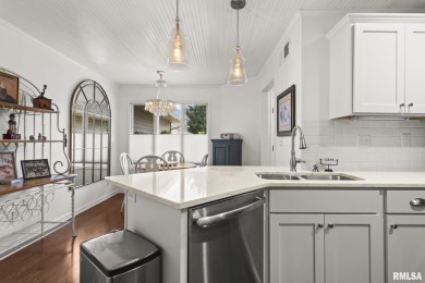 Beautifully updated condo in Panther Creek Golf Course Community on Panther Creek Country Club in Illinois - for sale on GolfHomes.com, golf home, golf lot