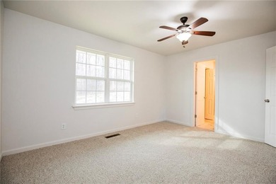 Charming remodeled home in beautiful Bella Vista--perfect for on Bella Vista - Metfield Golf Complex and Country Club in Arkansas - for sale on GolfHomes.com, golf home, golf lot