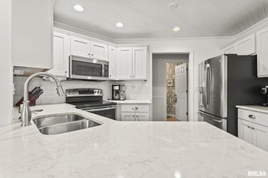 Beautifully updated condo in Panther Creek Golf Course Community on Panther Creek Country Club in Illinois - for sale on GolfHomes.com, golf home, golf lot