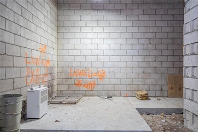 Charming remodeled home in beautiful Bella Vista--perfect for on Bella Vista - Metfield Golf Complex and Country Club in Arkansas - for sale on GolfHomes.com, golf home, golf lot