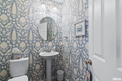 Beautifully updated condo in Panther Creek Golf Course Community on Panther Creek Country Club in Illinois - for sale on GolfHomes.com, golf home, golf lot