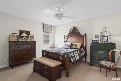 Beautifully updated condo in Panther Creek Golf Course Community on Panther Creek Country Club in Illinois - for sale on GolfHomes.com, golf home, golf lot
