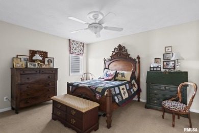 Beautifully updated condo in Panther Creek Golf Course Community on Panther Creek Country Club in Illinois - for sale on GolfHomes.com, golf home, golf lot