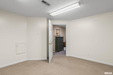 Beautifully updated condo in Panther Creek Golf Course Community on Panther Creek Country Club in Illinois - for sale on GolfHomes.com, golf home, golf lot