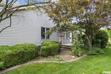 Beautifully updated condo in Panther Creek Golf Course Community on Panther Creek Country Club in Illinois - for sale on GolfHomes.com, golf home, golf lot