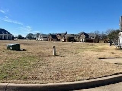 Great custom lot on quiet cul-de-sac street, by creek and golf on Southern Oaks Golf Club in Texas - for sale on GolfHomes.com, golf home, golf lot