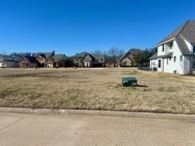 Great custom lot on quiet cul-de-sac street, by creek and golf on Southern Oaks Golf Club in Texas - for sale on GolfHomes.com, golf home, golf lot