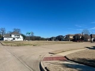 Great custom lot on quiet cul-de-sac street, by creek and golf on Southern Oaks Golf Club in Texas - for sale on GolfHomes.com, golf home, golf lot