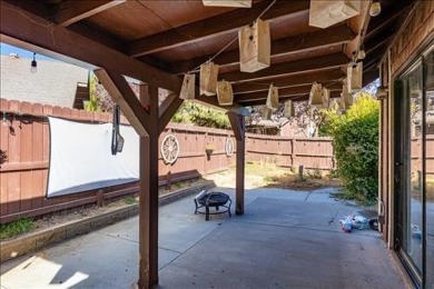 Cozy Condo Retreat! Welcome to this delightful 3BD / 2BA on Oak Tree Country Club in California - for sale on GolfHomes.com, golf home, golf lot