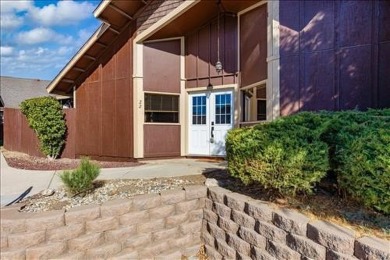 Cozy Condo Retreat! Welcome to this delightful 3BD / 2BA on Oak Tree Country Club in California - for sale on GolfHomes.com, golf home, golf lot