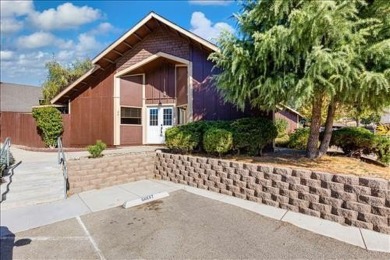 Cozy Condo Retreat! Welcome to this delightful 3BD / 2BA on Oak Tree Country Club in California - for sale on GolfHomes.com, golf home, golf lot